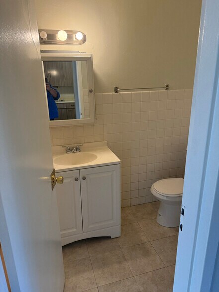 Building Photo - 2525 E Ballard Rd