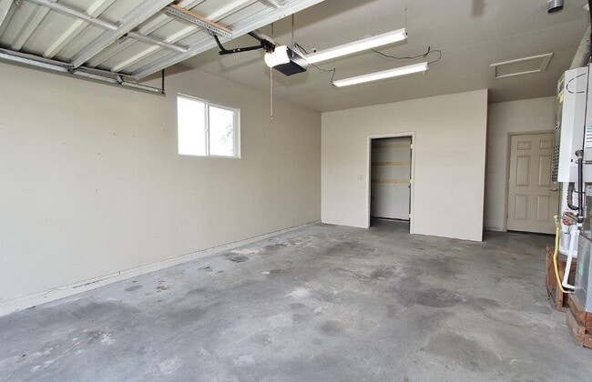 Building Photo - 23750 Fox Ave