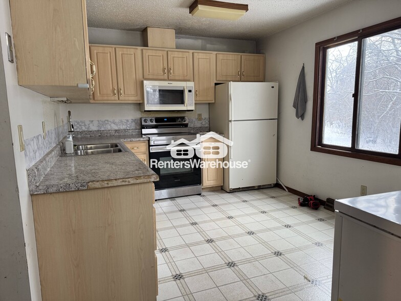 Building Photo - 1514 N Timber Rdg