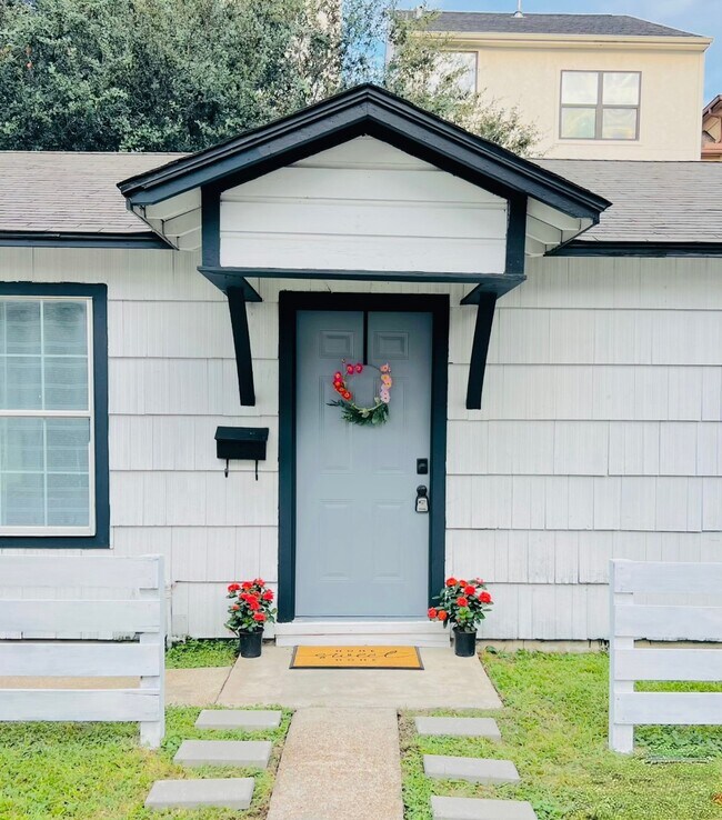 Primary Photo - 2210 Detering St