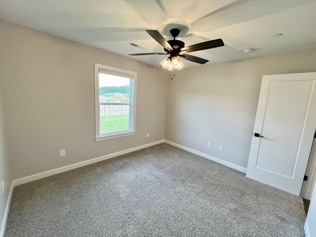 Building Photo - Modern Single-Family Home in Scenic Meadows Neighborhood