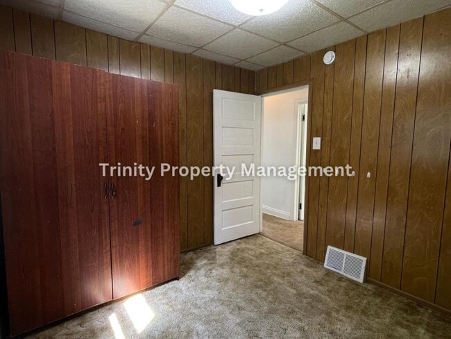 Building Photo - 204 1/2 Burton Ave