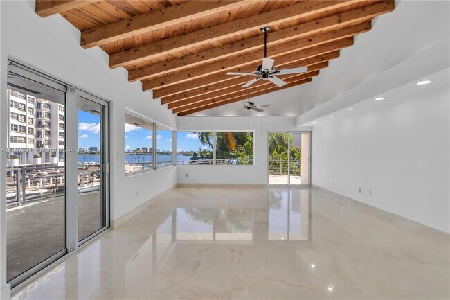 Building Photo - 2089 NE 121st Rd