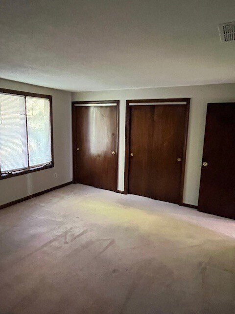 Building Photo - 3 Pinebrook Ln