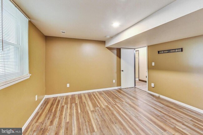 Building Photo - 412 Walnut Dr