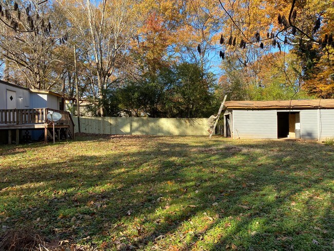 Building Photo - 20 Village Pl