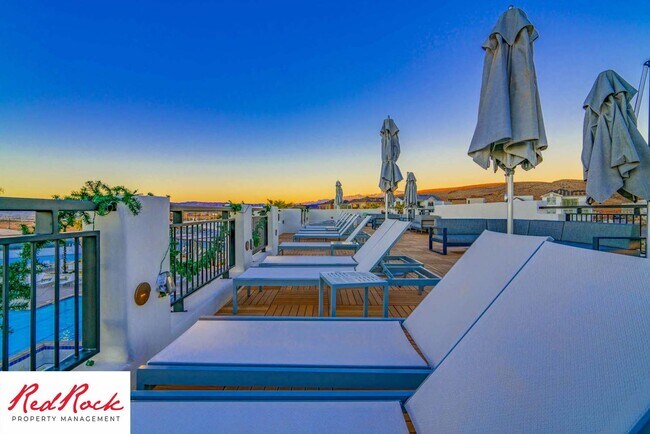 Building Photo - Spacious 3 Bedroom Unit in Desert Color With Pool & Lagoon Access