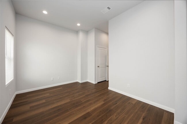 Building Photo - 4938 Paradigm Ln