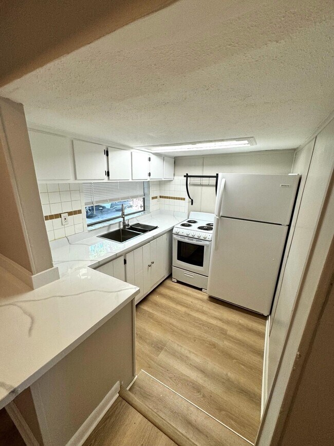 Building Photo - 34 Arenta St