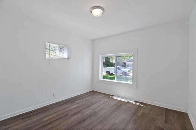 Building Photo - Charming 3BR/1B Single-Family Home