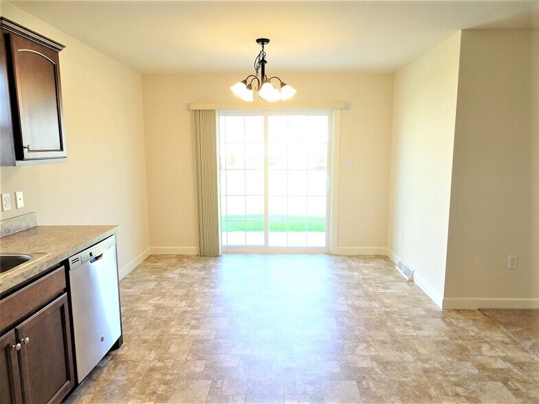 Building Photo - 1395 Fieldstone Dr