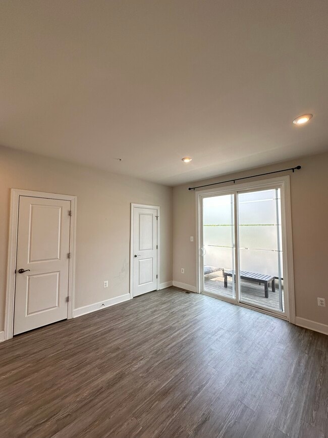 Building Photo - 131 Albany Pl
