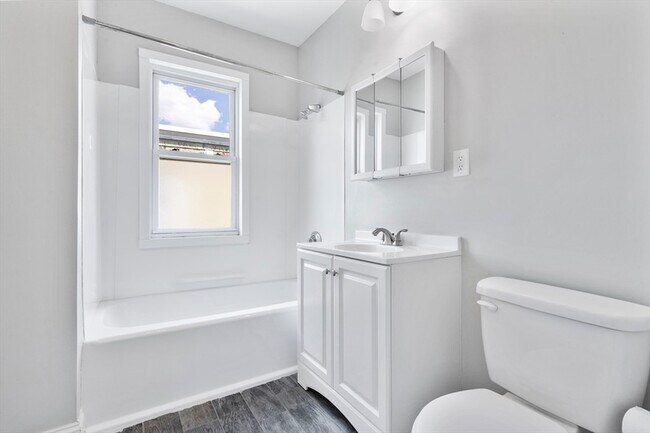 Building Photo - 31 Harold St