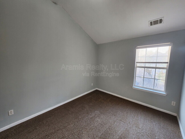 Building Photo - 5860 el Segundo Way