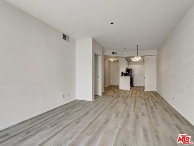 Building Photo - 10600 Wilshire Blvd