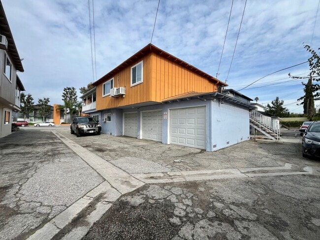 Building Photo - 12562 Brookshire Ave