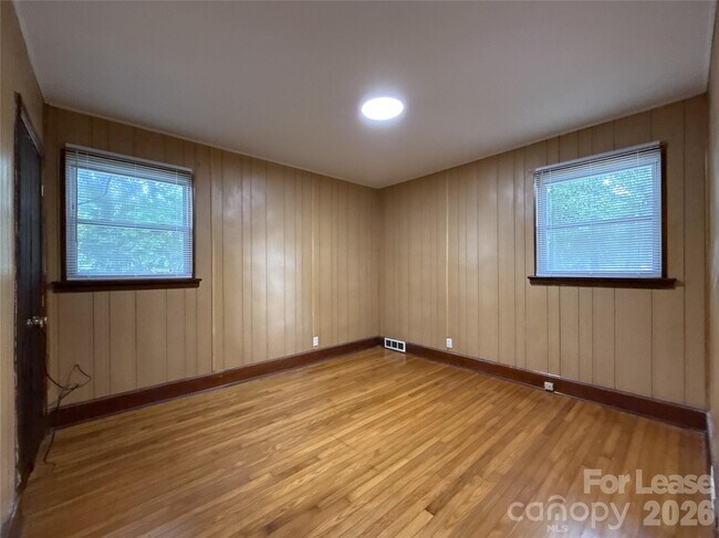 Building Photo - 2000 Weststone Dr