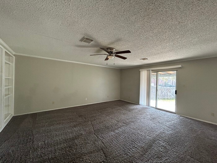 Building Photo - 407 Bluegrass Creek