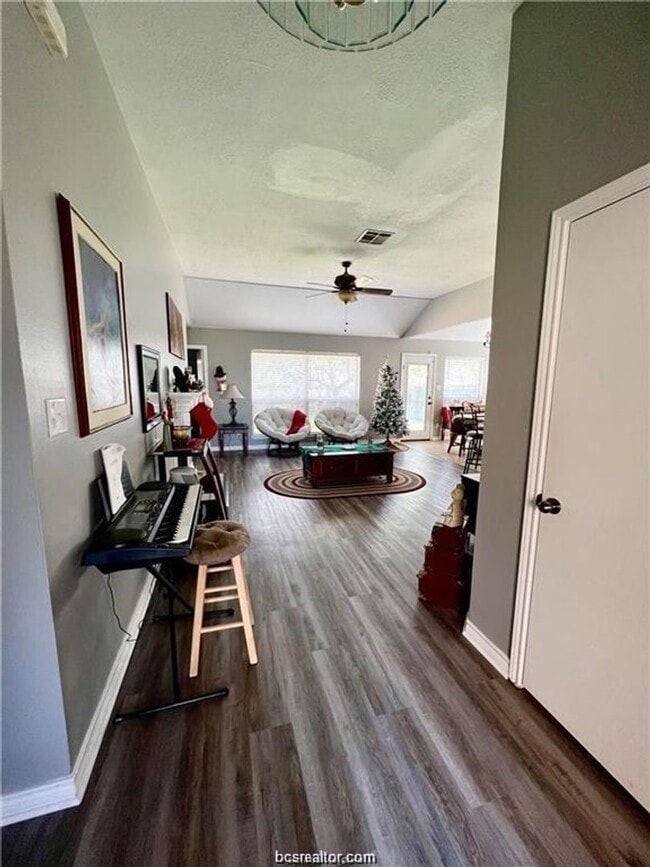 Building Photo - 3605 Vienna Dr