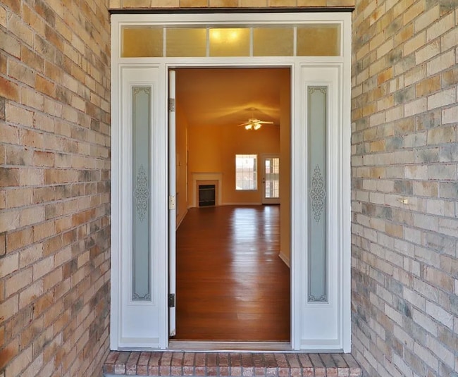 Building Photo - 4 bedroom in Jacksonville FL 32246