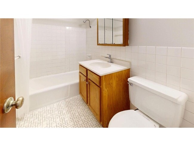 Building Photo - 2216 Pleasant Ave