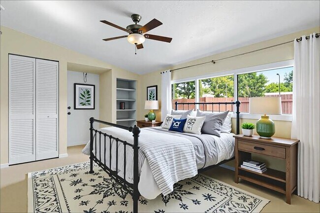 Building Photo - 1415 NE 25th St