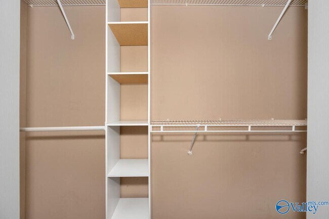 Building Photo - 103 N W Sugar Bluff Ln