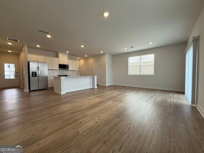 Building Photo - 7253 Mulberry St