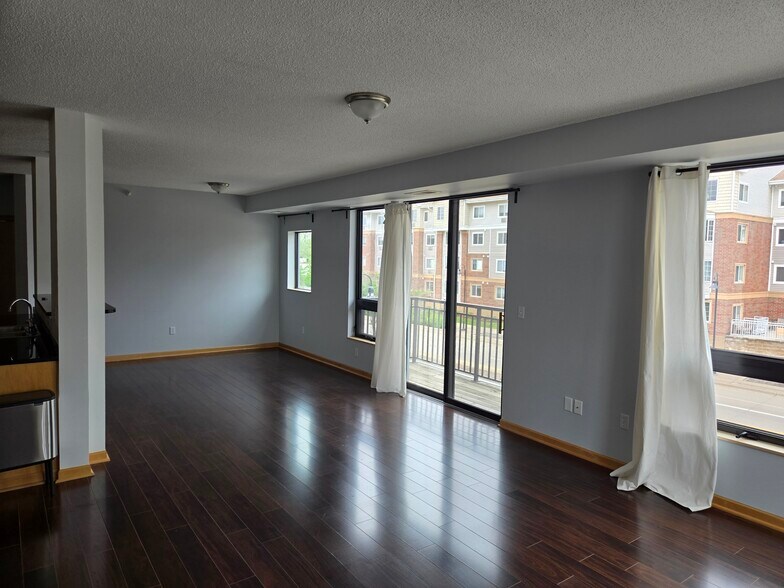Building Photo - 7600 Lyndale Ave S