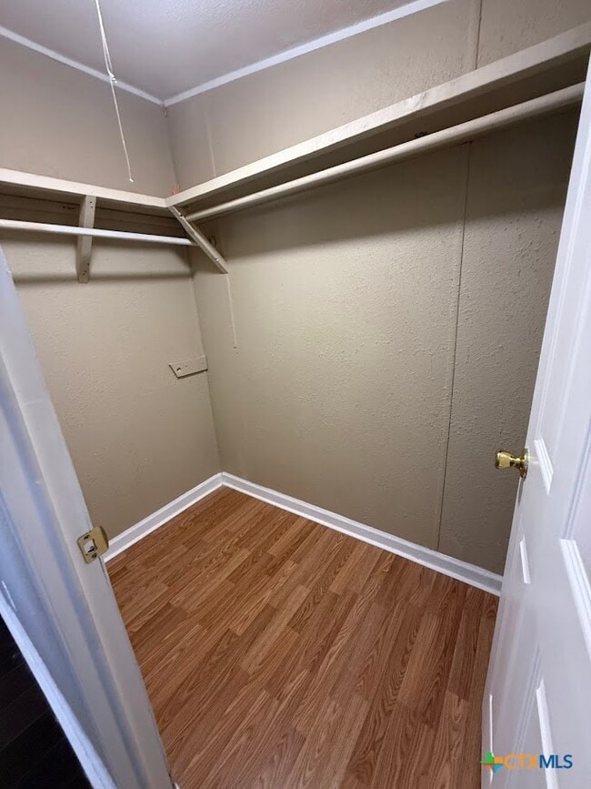 Building Photo - 519 Royal Oak Dr