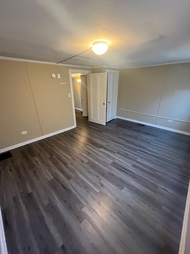 Building Photo - 235 Emming St