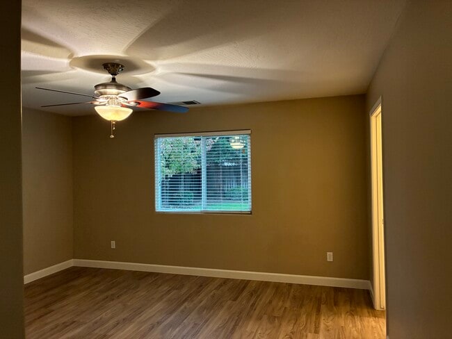 Building Photo - 4734 W Reese Ave