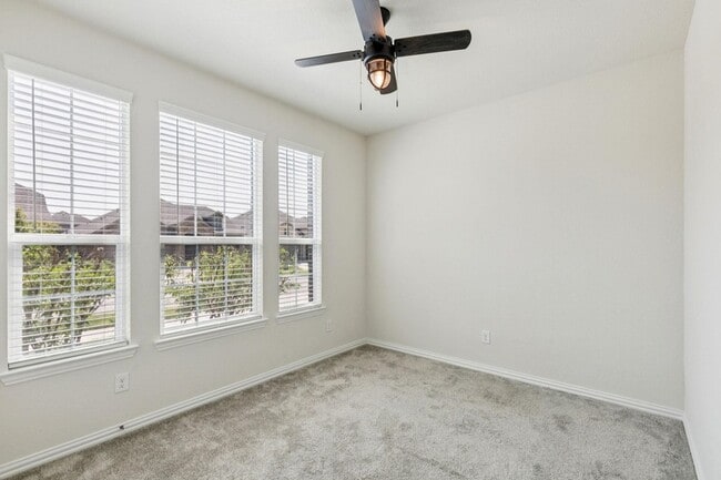 Building Photo - 2412 Rooster Ln