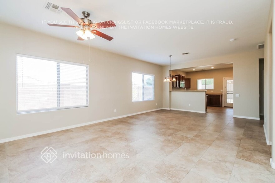 Building Photo - 4823 S Grenoble