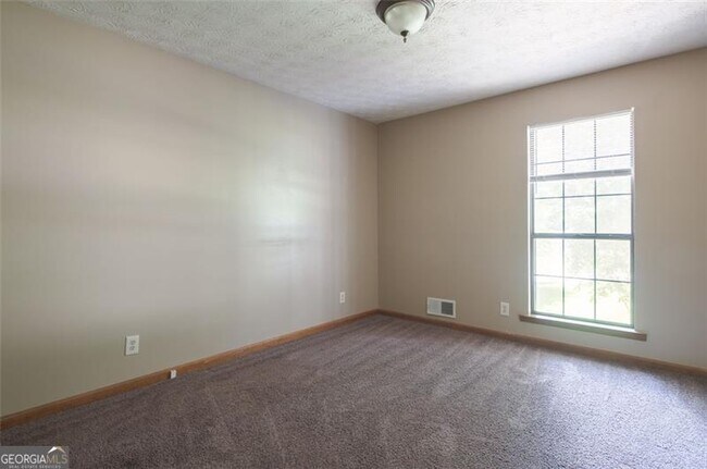 Building Photo - 310 Summerwood Dr