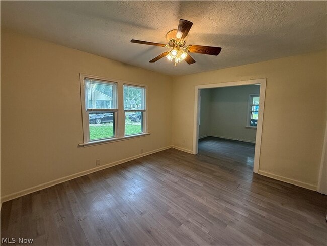 Building Photo - 404 Noah Ave