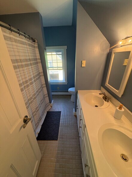 Third floor bathrrom - 66 Stagecoach Rd