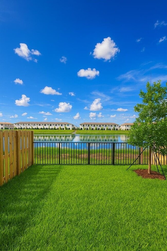 Building Photo - 2785 SE 25th Ave