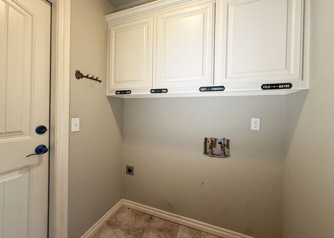 Building Photo - 5 Bedrooms | 3 Bathrooms | 2 Car Garage | Moore Schools