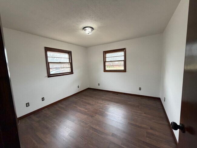 Building Photo - 502 Bluebird Dr