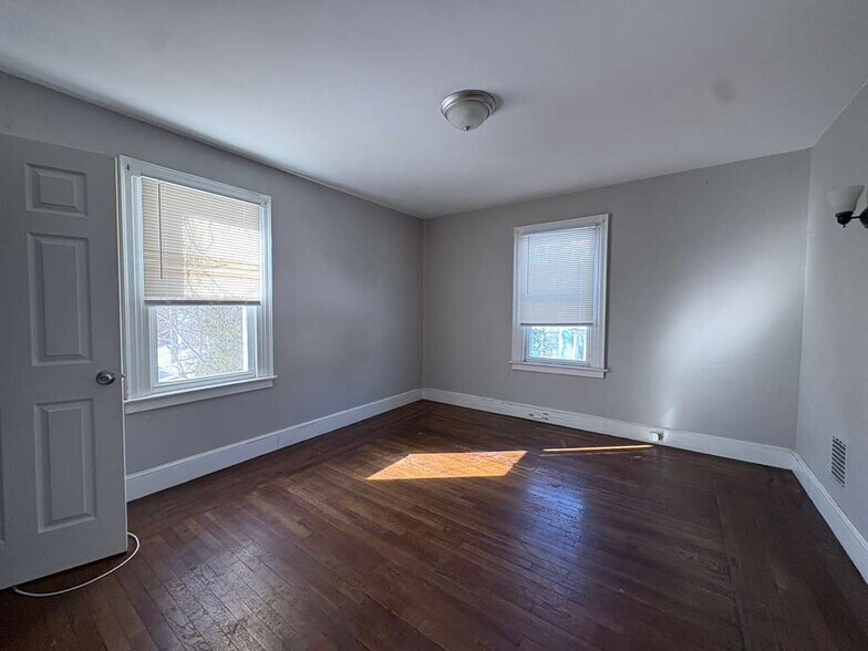 Building Photo - 240 Fountain St