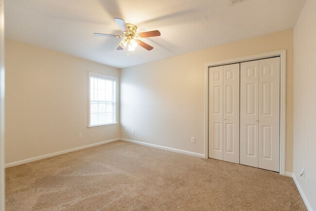 Building Photo - Luxurious 3 Bed/2 Bath Home with Modern Am...