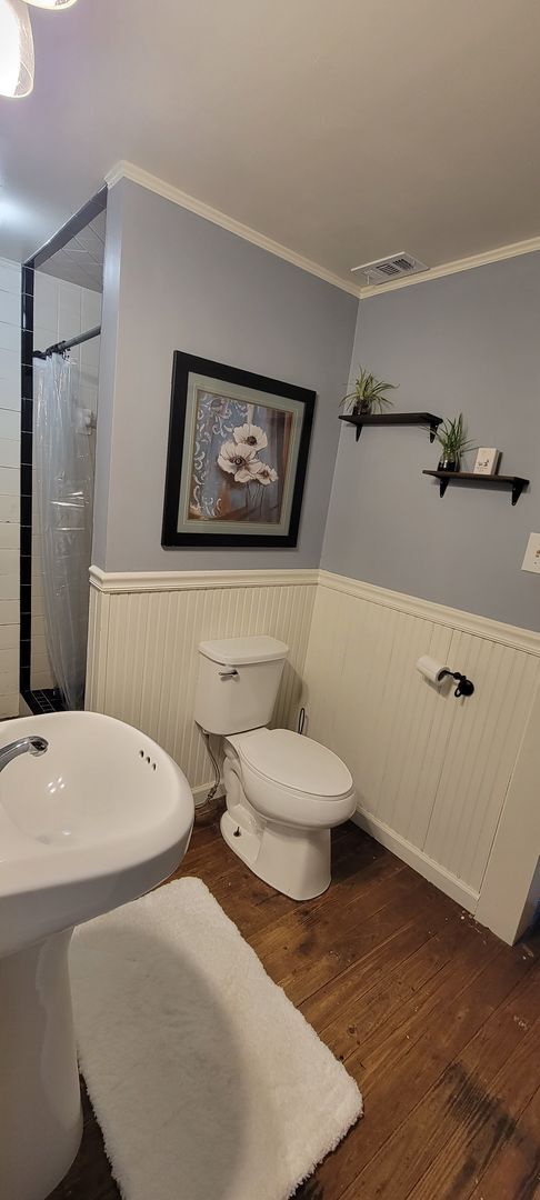 Building Photo - 2/1 Farmhouse in Smithville TX