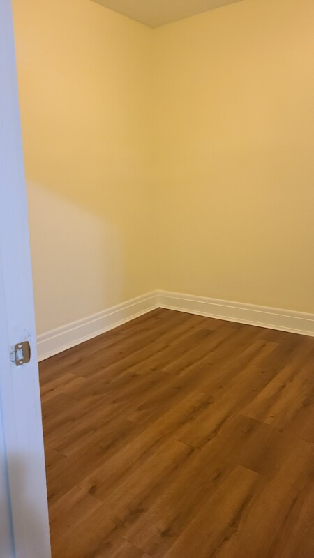 Building Photo - 611 E 75th St