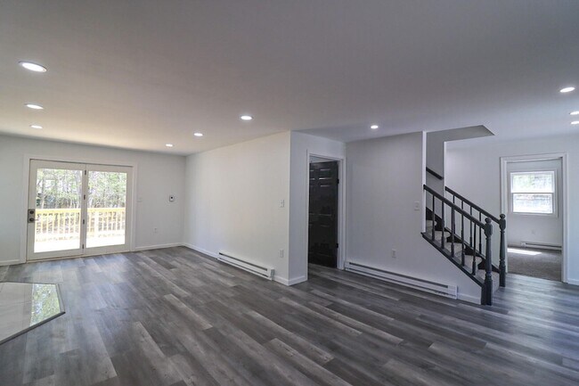 Building Photo - 1080 West Side Dr