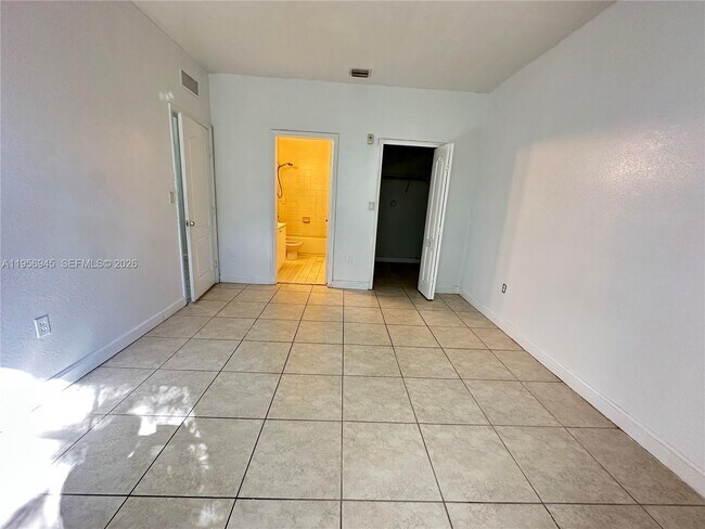 Building Photo - 1666 SE 27th Ct