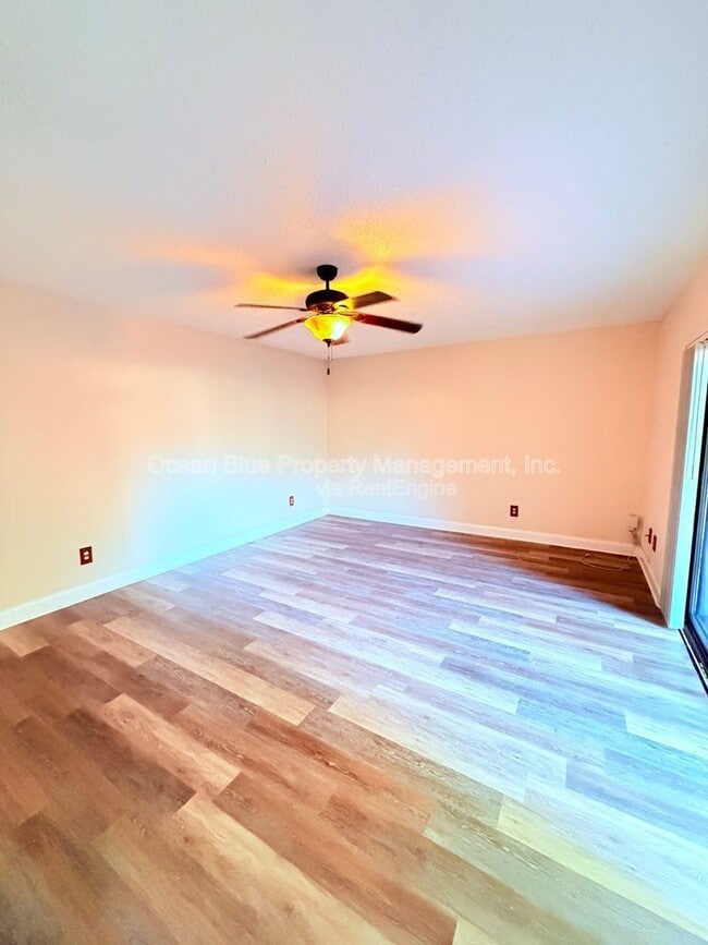 Building Photo - 15436 E Pond Woods Dr