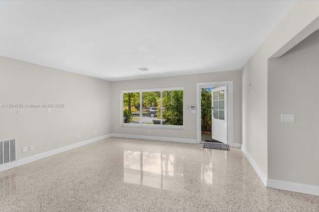 Building Photo - 340 NE 129th St