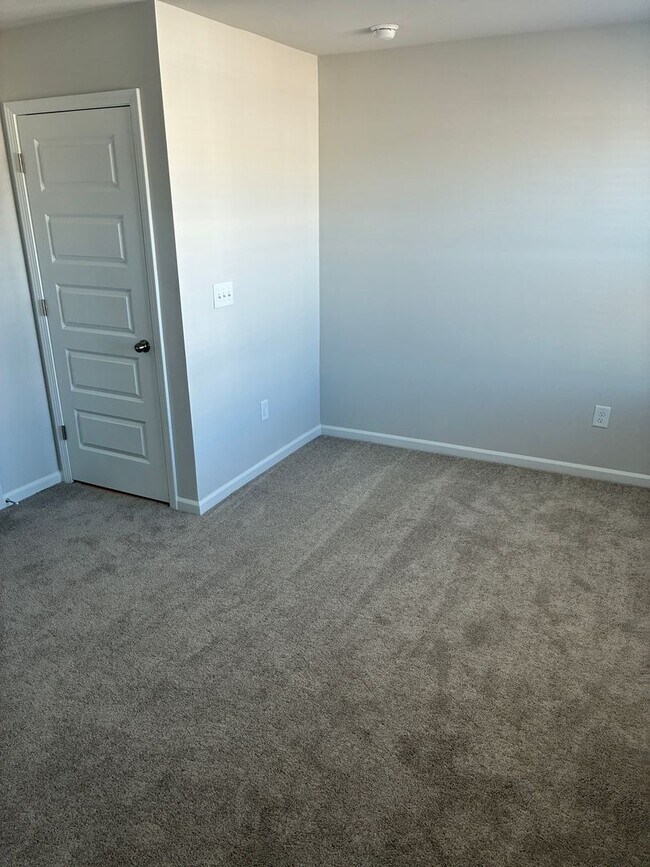 Building Photo - W2045