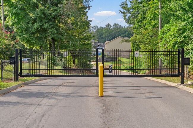 Building Photo - Sophisticated Sango Townhouse in a Gated C...